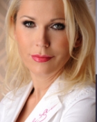 Portrait Dr. med. Darinka Keil, BeautyDoc Schönheitsklinik, Fachklinik für Ästhetisch-Plastische Chirurgie, Bad Dürkheim, Hautärztin (Fachärztin für Dermatologie), Fettabsaugung, Lidstraffungen, Laser-Enthaarung, Laser Besenreiser und Krampfadern, Tattooentfernung mit Laser, Botox und Hyaluron Unterspritzung, Fraxel Laser, Fett Weg Spritze