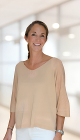 Portrait Dr. med. Anda Nolden, Beauty Klinik an der Alster, Hamburg, Fachärztin für Plastische und Ästhetische Chirurgie