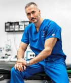 Portrait Prof. Dr. med. Nektarios Sinis, SINIS KLINIK BERLIN, Berlin, Facharzt für Plastische und Ästhetische Chirurgie