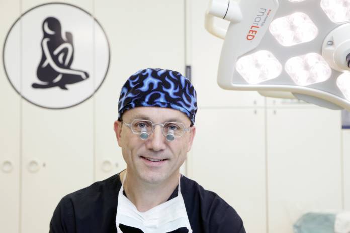 , Dr. med. Holger Osthus, Praxis Dr. Osthus, THE CURVE CONCEPT - Plastische Chirurgie Calw, Calw, Facharzt für Plastische und Ästhetische Chirurgie