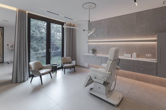 , Dr. med. Caroline Kim, Praxis für Plastische Chirurgie Dr. med. Caroline Kim, München, Fachärztin für Plastische und Ästhetische Chirurgie, Facharzt für Plastische, Ästhetische und Rekonstruktive Chirurgie